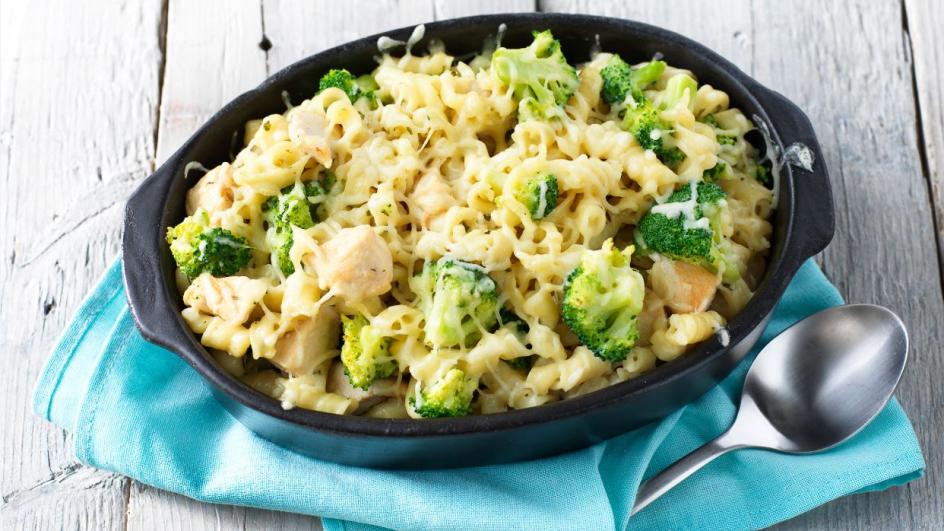 Romige pasta met broccoli, kip en kaas