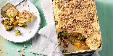 Vegetarische groenten ovenschotel met aardappelpuree kaas